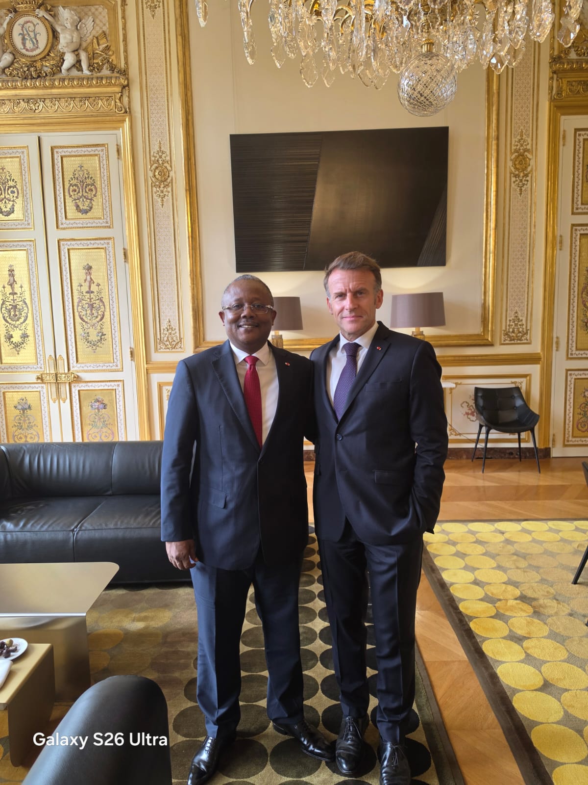 EXCLUSIF – À Paris, Umaro Sissoco Embaló, au service d’une ambition africaine, a été reçu par Emmanuel Macron  